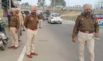 Panjab news:गणतंत्र दिवस को लेकर panjab police हाई अलर्ट पर है। आतंकियों की ओर से दी जा रही धमकियों के बीच राज्य में सुरक्षा बढ़ा दी