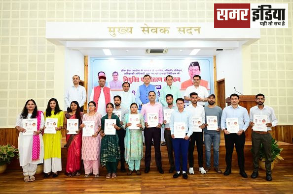 Pushkar Singh Dhami ने उत्तराखण्ड लोक सेवा आयोग के माध्यम से चयनित 68 असिस्टेंट प्रोफेसर, 63 अधिशासी अधिकारी एवं 22 कर व राजस्व निरीक्षकों को नियुक्ति पत्र प्रदान किए।