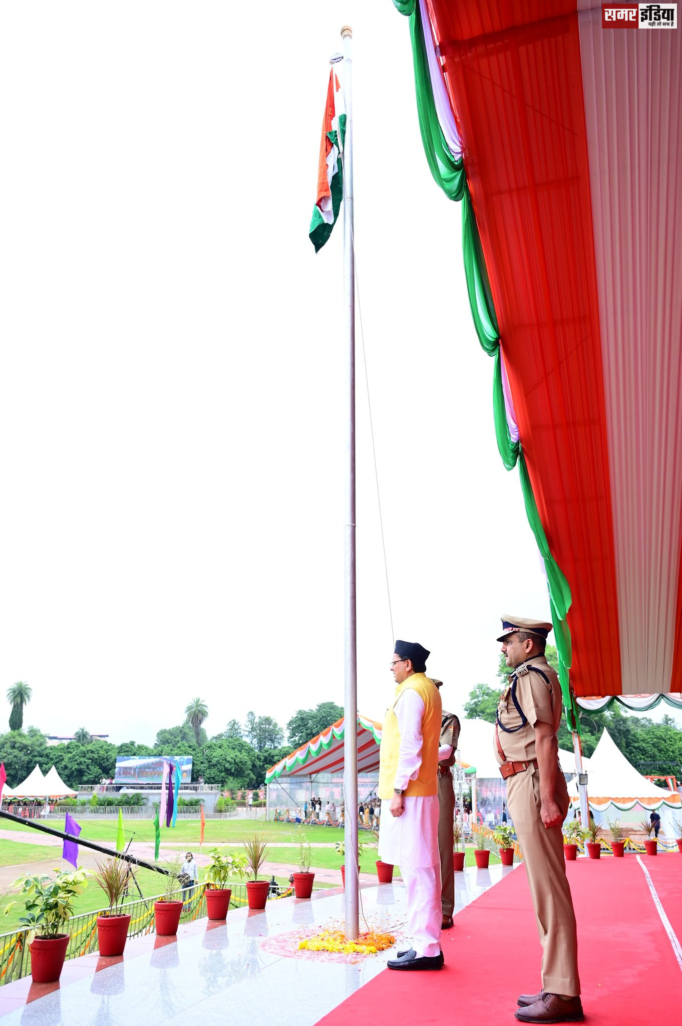 Chief Minister Shri Pushkar Singh Dhami ने 78वें स्वतंत्रता दिवस के अवसर पर ध्वजारोहण किया।