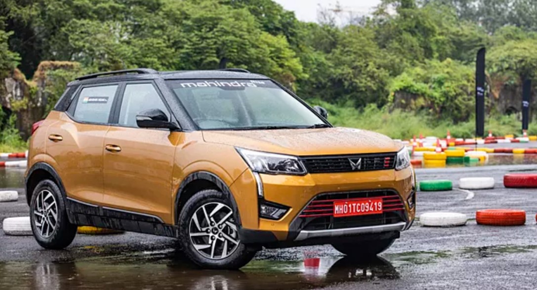 Mahindra XUV300 की ये धांसू कार दे रही कमाल का इंजन और...