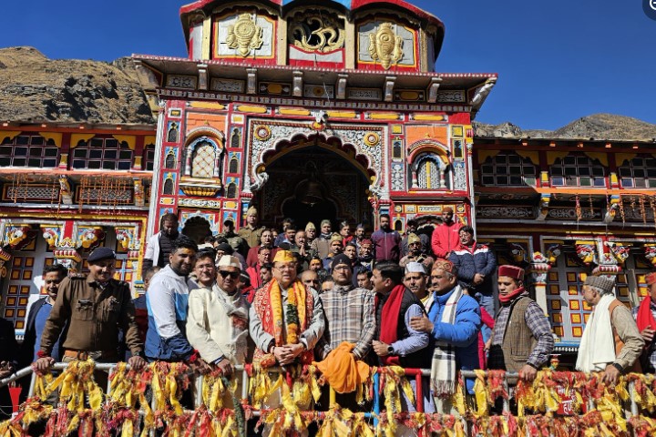 मुख्यमंत्री पुष्कर सिंह धामी ने श्री बदरीनाथ धाम में पूजा अर्चना कर प्रदेश में सुख समृद्धि एवं शांति की कामना की।